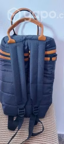 Mochila matera negra con borde simil cuero nueva