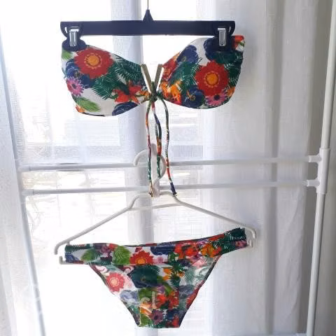 Traje de baño nuevo - Imagen 2