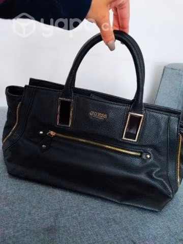Cartera negra Guess