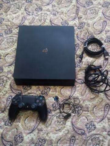 PS4 Slim + 10 Juegos