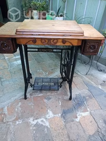 Máquina de coser antigua Remington