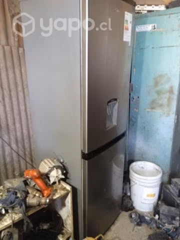 Refrigerador por no uso casi nuevo