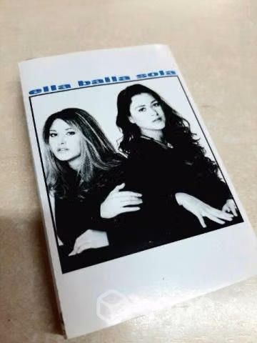 Caset ELLA BAILA SOLA