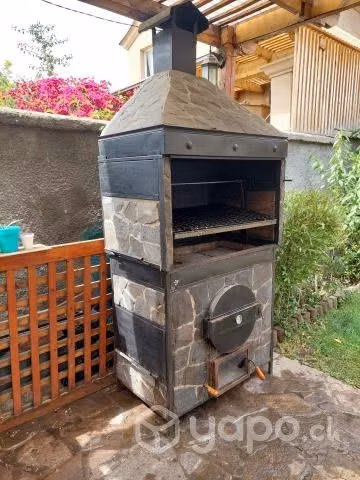 Quincho con horno de acero inoxidable y piedra laj