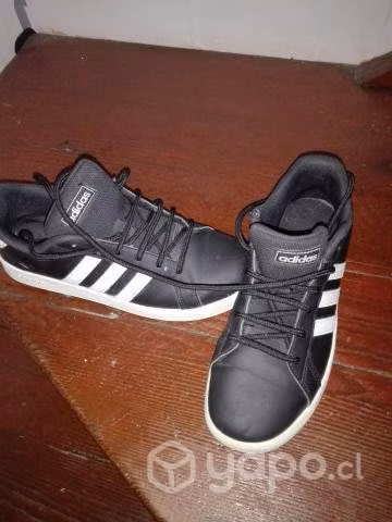 Zapatilla adidas
