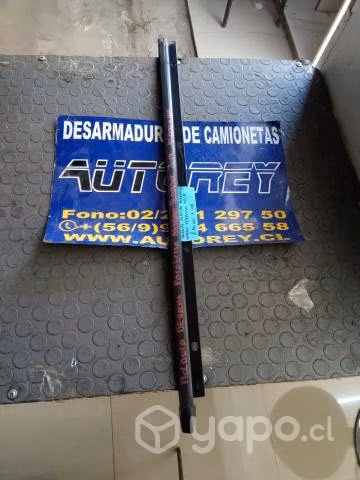 Moldura Derecha Parabrisa Nissan Terrano 2014