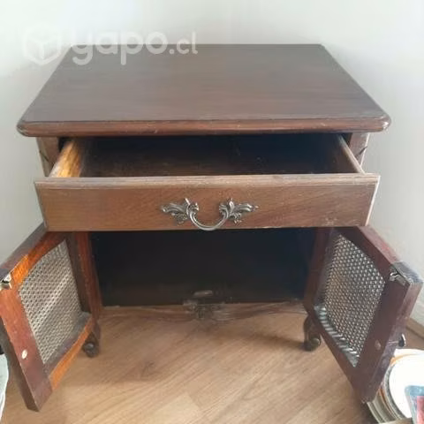 Mueble antiguo con puertas y cajón - Imagen 2