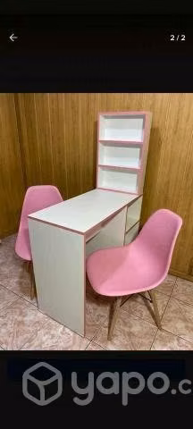 Mesa de manicura + repisa + dos sillas