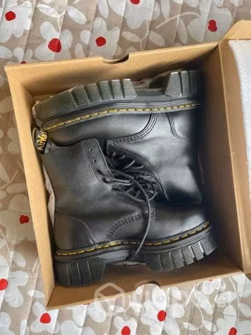 Dr Martens Audrick 8-Eye Black Talla UK 4 WMNS