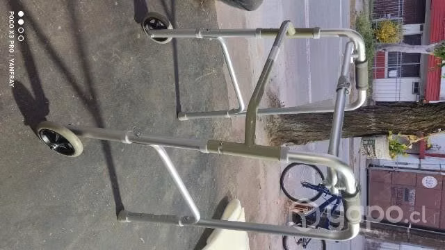 Andadera de aluminio