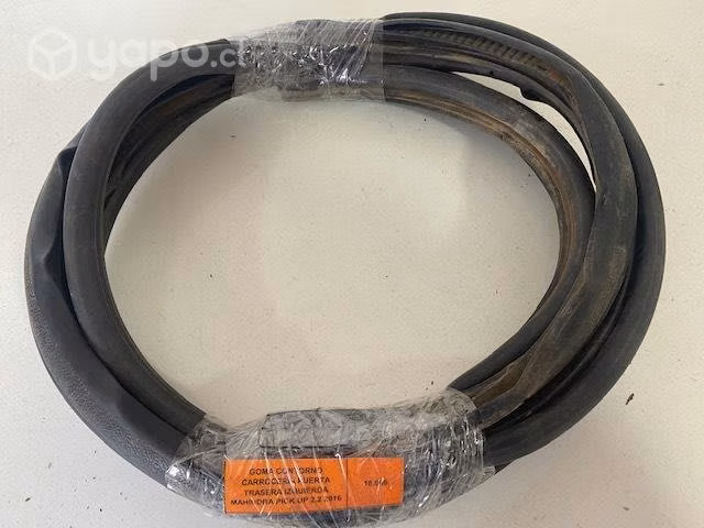 Goma contorno carroc puerta tras izq Mahindra 2016