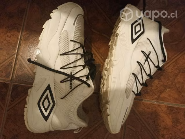 Zapatillas44 humbro cómo nueva 1postura - Imagen 2