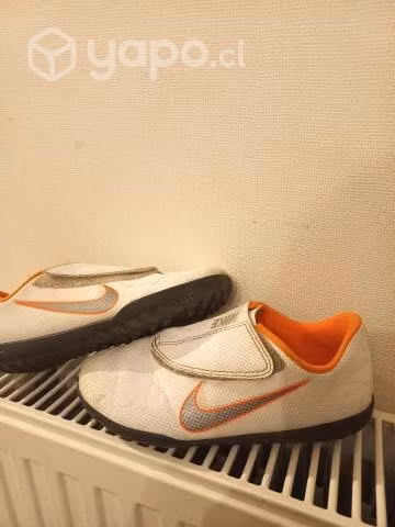 Zapatos de fútbol Nike niño como nuevos talla 31