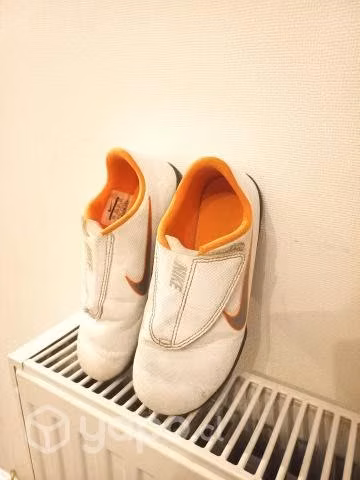 Zapatos de fútbol Nike niño como nuevos talla 31