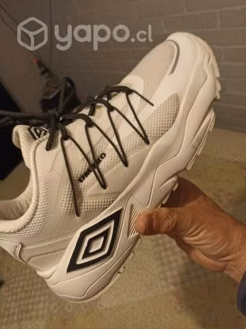 Zapatilla44humbro1postura igual que nueva37M
