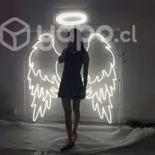 Alas de angel de neón y aureola solo x hoy