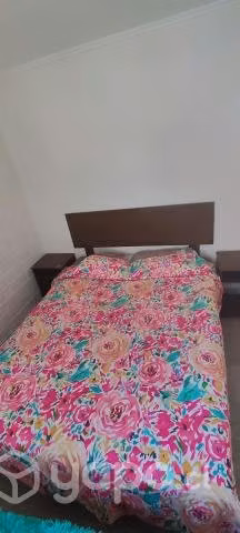 Cama 2 plazas con velador y colchón