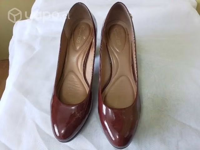 Zapatos semi nuevos