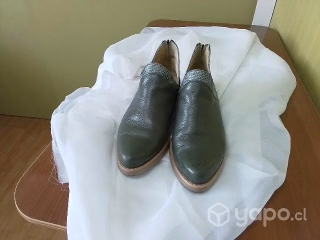 Zapatos semi nuevos