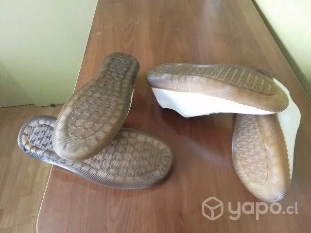 Zapatos semi nuevos