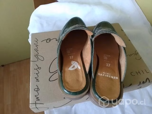 Zapatos semi nuevos