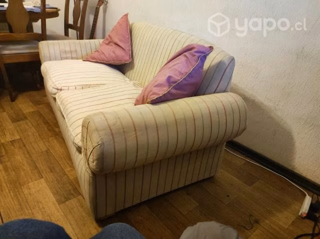 Sofá dos cuerpos con sillón