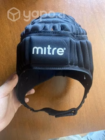 Hombrera y casco mitre