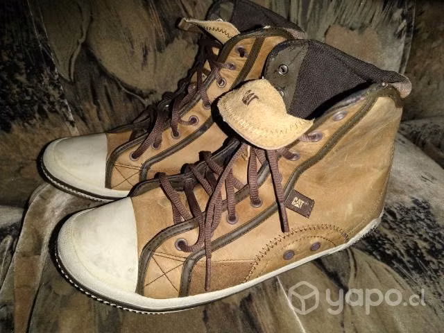 Zapatillas CAT cuero dama número 37.excelentes