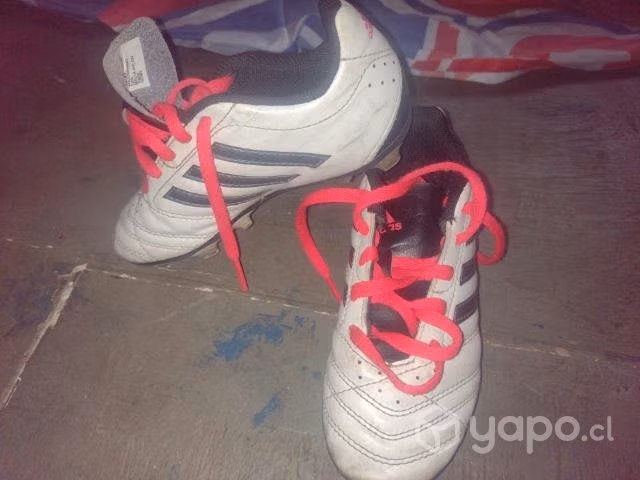Chutiadores y zapatillas de babyfutbol