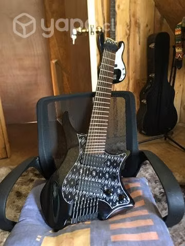 Guitarra strandberg Classic8 y amplificador