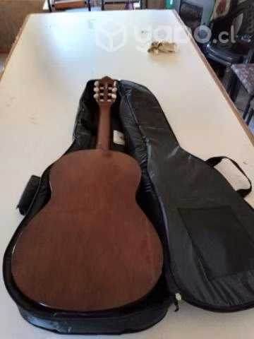 Guitarra electroacústica (Yamaha cx40)