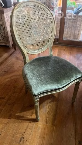 Comedor con 6 sillas, baño