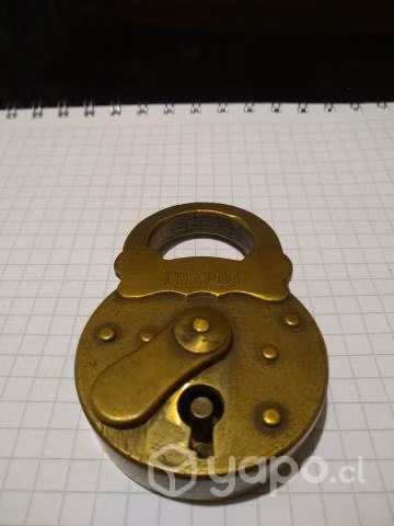 Antiguo candado Dapo de bronce