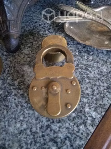 Antiguo candado Dapo de bronce