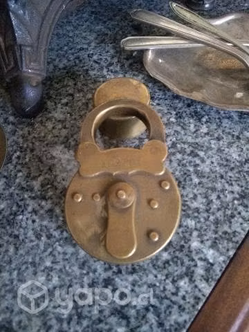 Antiguo candado Dapo de bronce