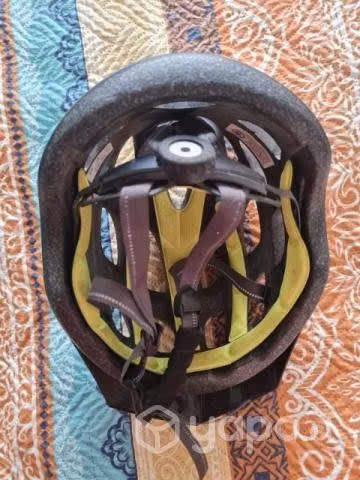 Bicicleta y casco.