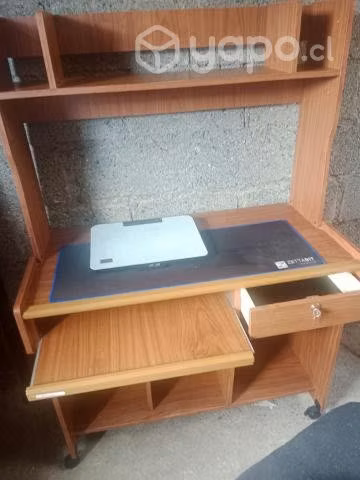 Escritorio y silla giratoria