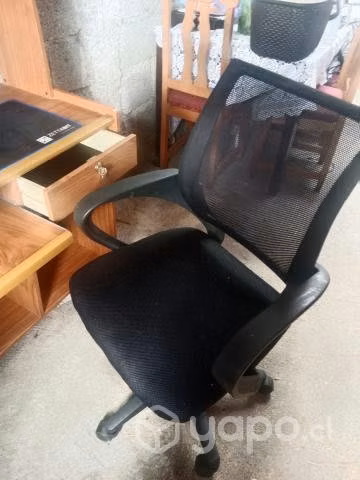 Escritorio y silla giratoria - Imagen 2