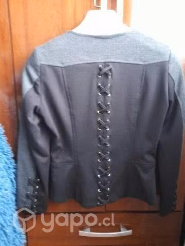 Blazer gris a 10mil casi nuevo - Imagen 2