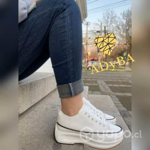 Bellas zapatillas disponibles