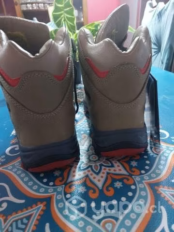 Zapato de seguridad nuevo