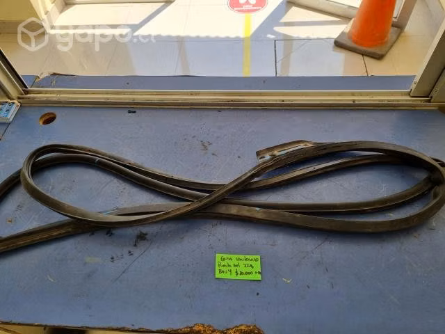 Goma contorno puerta delantera izq (1034) RAV4