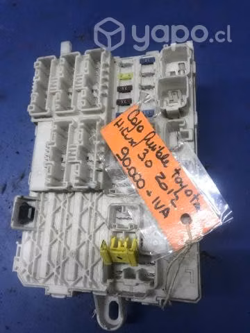 Caja fusible interior Toyota Hilux 3.0 2012