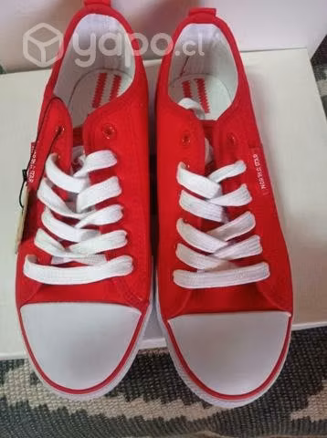 Zapatillas lona rojas NUEVAS