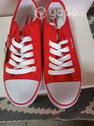 Zapatillas lona rojas NUEVAS
