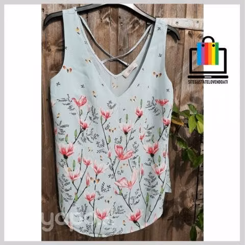 Polera Celeste con Flores Marca Oasis