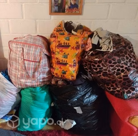 Lote de ropa y zapatos