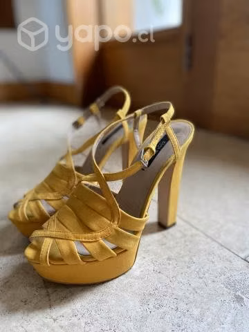 Sandalias de fiesta, marca Zara. Talla 38.