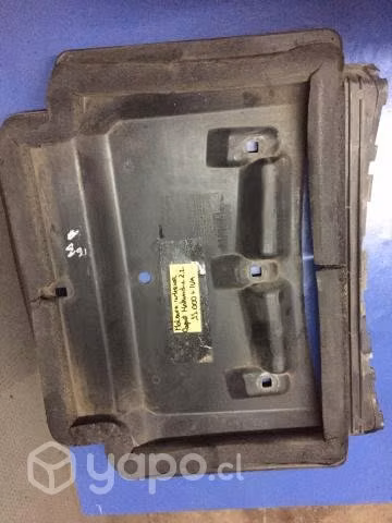 Moldura interior capot Mahindra