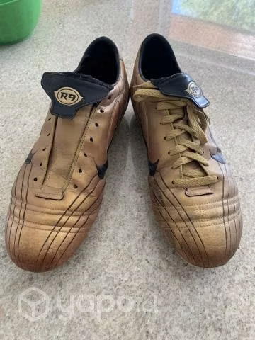 Zapatos de futbol NIKE nro. 44